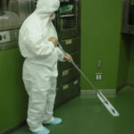 クリーンルーム清掃の様子3