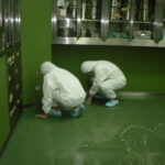 クリーンルーム清掃の様子4