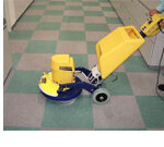 床清掃業務の様子