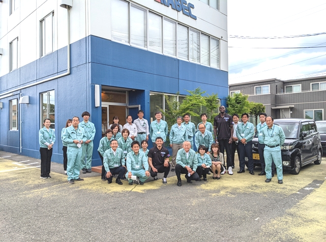 佐賀バルナーズのみなさんと本社前にて撮影